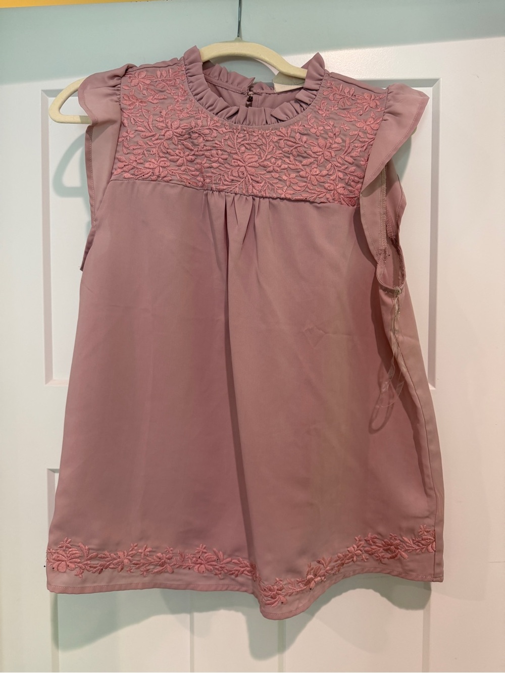 SAVANNA JANE Mauve Pink Embroidered Ruffle Neck Sleeveless Blouse-Size M